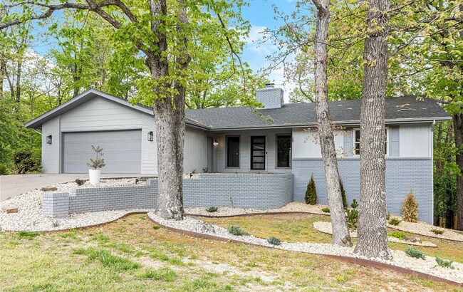 Building Photo - Beautiful spacious 5 bedroom, 5 bathroom h...