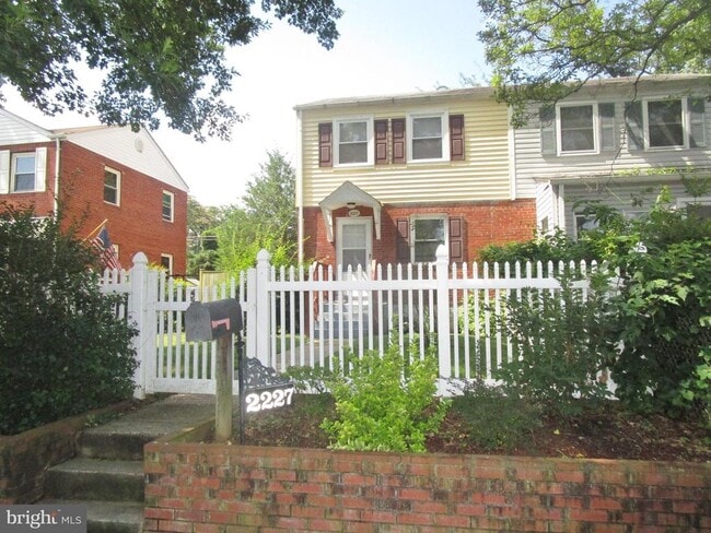 Foto del edificio - 2227 Arlington Terrace