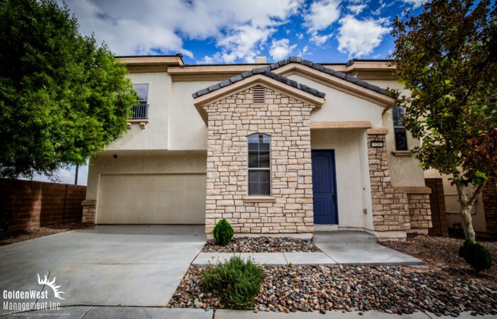 Foto principal - Beautiful 3Bdm 2.5Ba Home in Gated Communi...