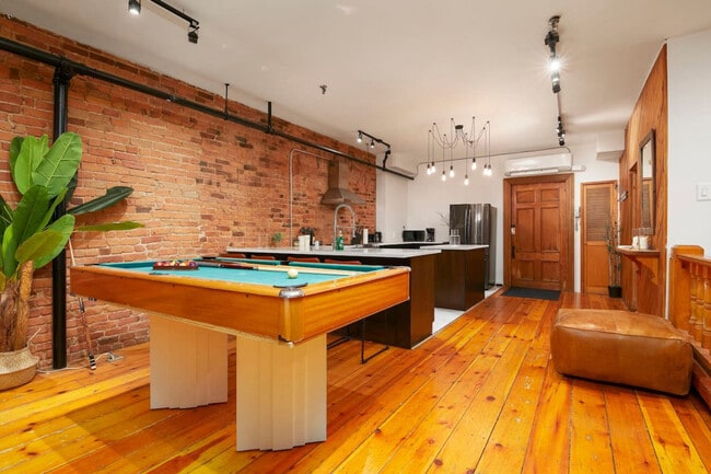 Building Photo - 224 Rue St-Paul Ouest