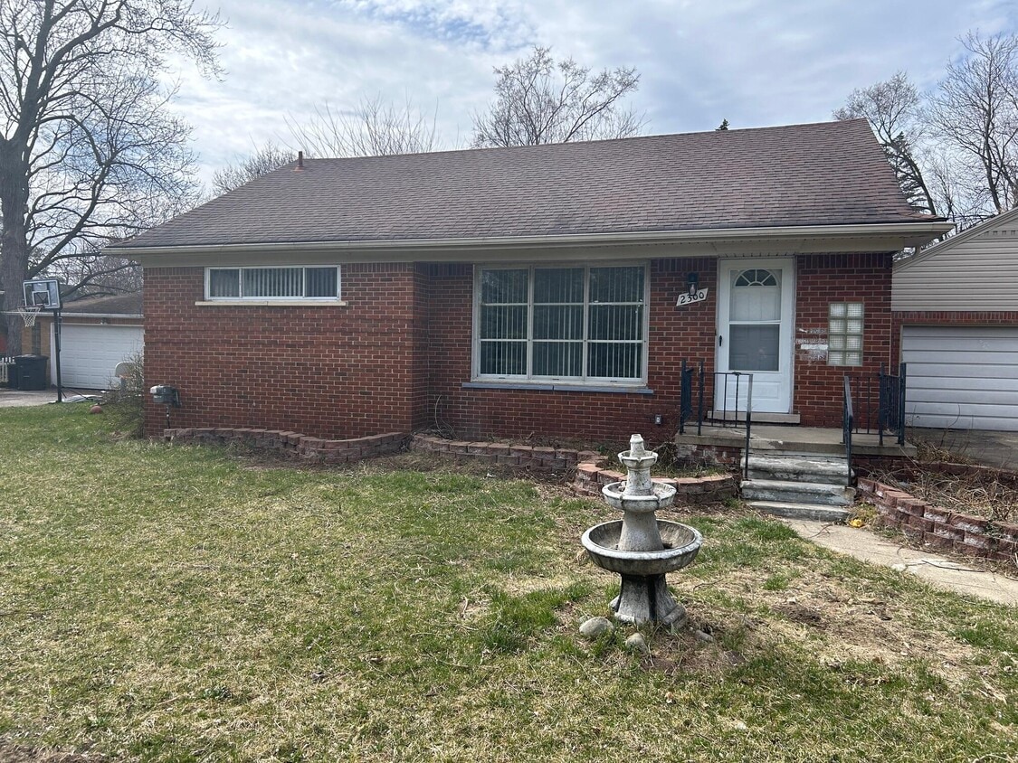 2300 Middlebelt Rd, West Bloomfield Township, MI 48324 House Rental