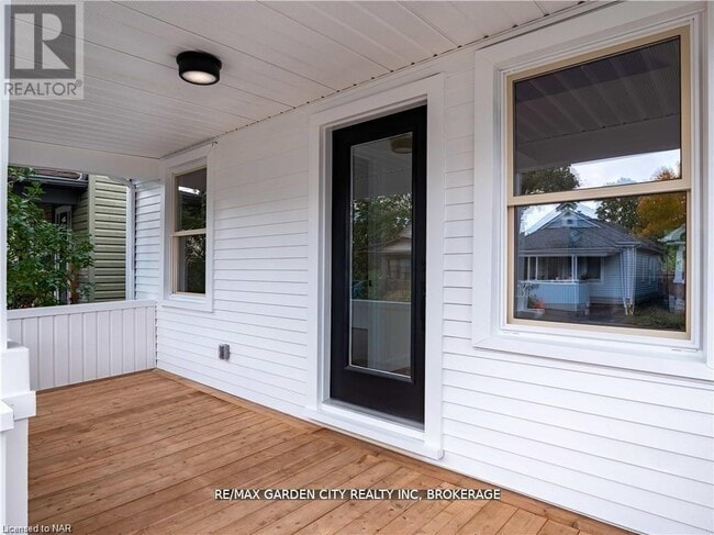 Building Photo - 98 Pleasant Ave