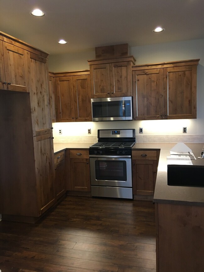 Foto del edificio - Gorgeous Newer Townhouse in NE Bend