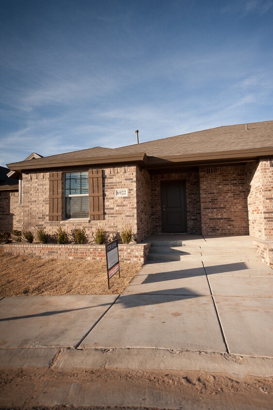 Foto del edificio - 6922 67th St