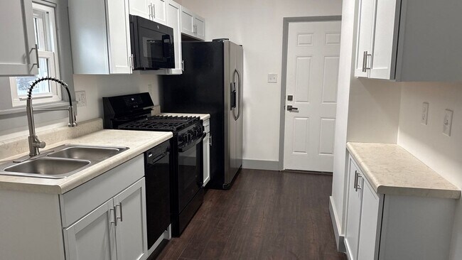 Foto del edificio - 46 Broadway Ave