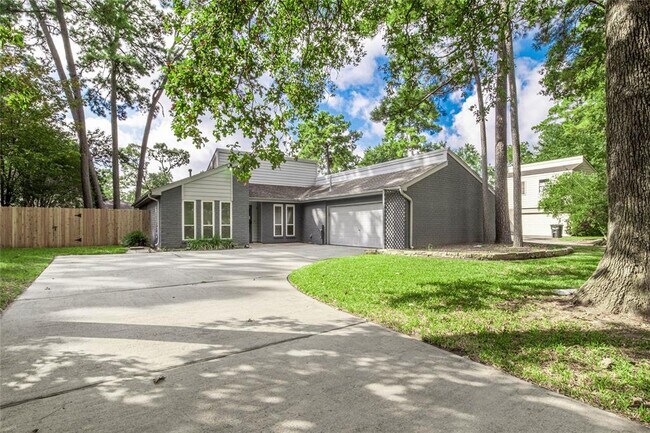 Building Photo - 14902 Forest Lodge Dr