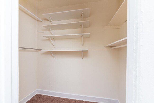 Building Photo - 0 bedroom in Chicago IL 60614