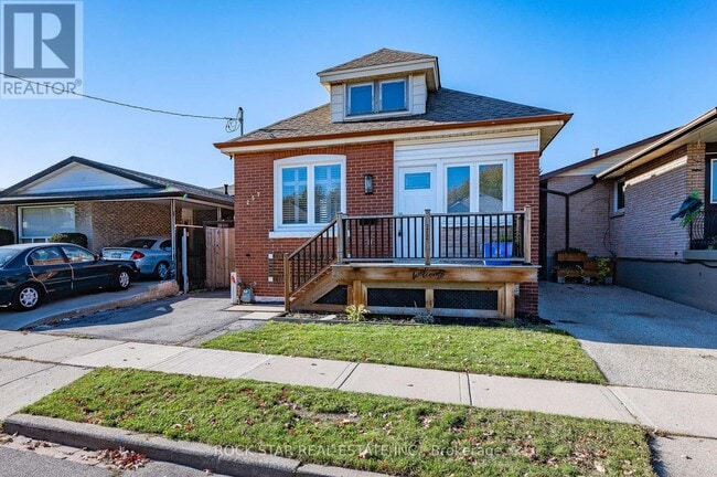 Building Photo - 257 Tragina Ave N