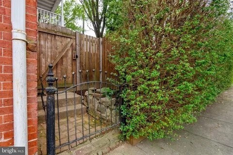 Enfriador - 562 W Orange St