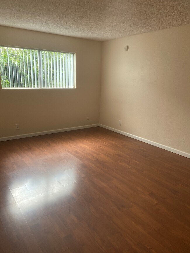 Tarzana Tennis Club Apartments Apartments in Tarzana, CA