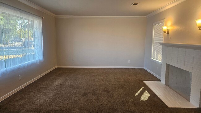 Foto del edificio - WOW!  Very Nice Updateds 3/1 Near Chestnut...