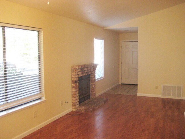 Foto del edificio - COMING SOON! Lovely Single Story Home in Brentwood