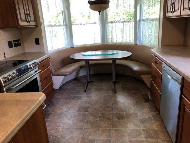 Kitchen - 1000 Cherry St