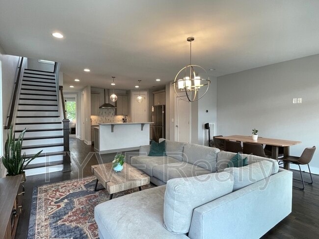 Building Photo - 1017b Alice St