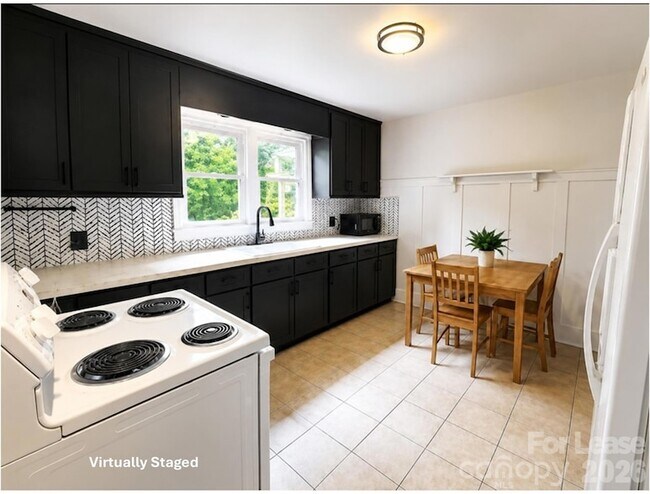 Foto del edificio - 810 Mt Holly-Huntersville Rd