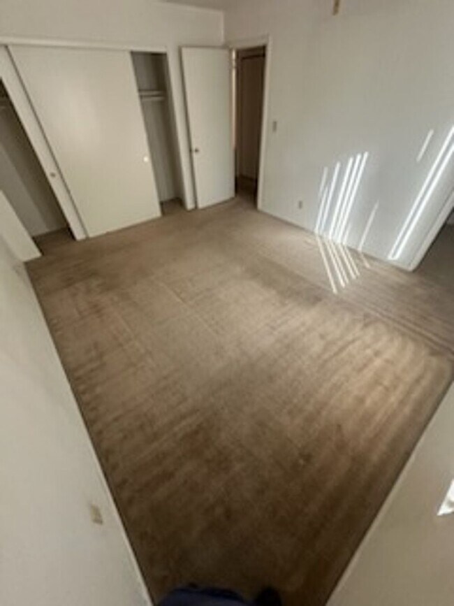 Building Photo - 3 BEDROOM CONDO FOR RENT
