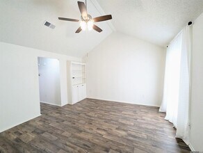 Building Photo - 402 Lee Dr