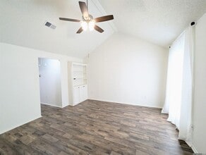 Building Photo - 402 Lee Dr