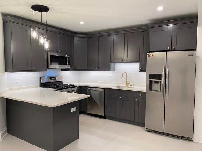 Foto del edificio - 1114 N Hoyne Ave