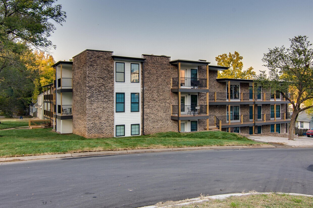 1030 Missouri St Unit Waitlist, Lawrence, KS 66044 Room for Rent in