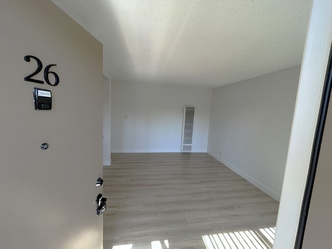 Building Photo - 650 W Gardena Blvd
