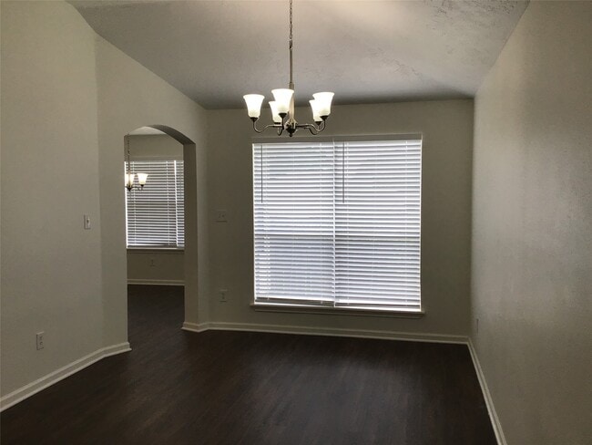 Foto del edificio - 327 Leisure Ln