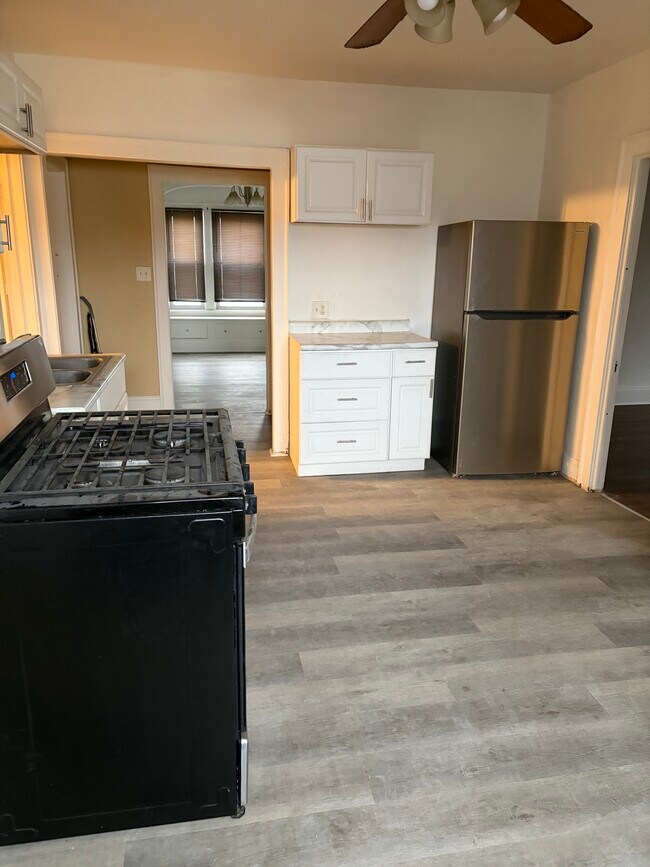 Cocina - 13102 Bartlett Ave