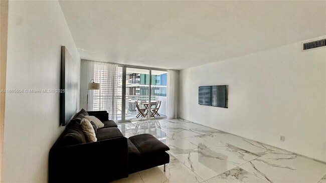 Building Photo - 2030 S Ocean Dr