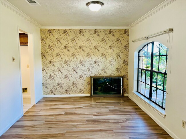 Foto del edificio - 14734 Charlmont Dr