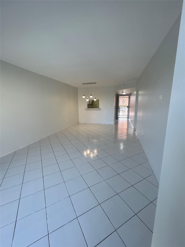 Building Photo - 1855 W 60th St