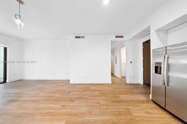 Foto del edificio - 3265 Bird Ave