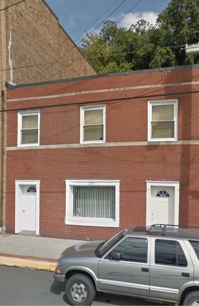 outside - 635 3rd Ave