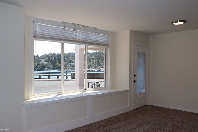 Building Photo - 1 br, 1 bath 4plex - 7 Beach Road D