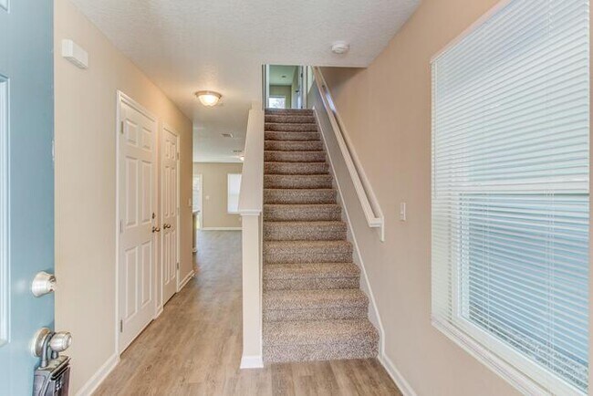 Building Photo - 1280 Pangola Dr