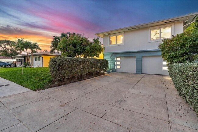 Building Photo - 1361 NE 104th St