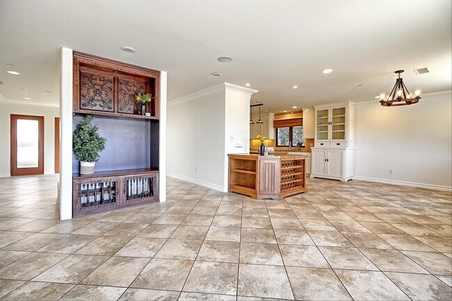 Building Photo - 2166 Palomar Ave