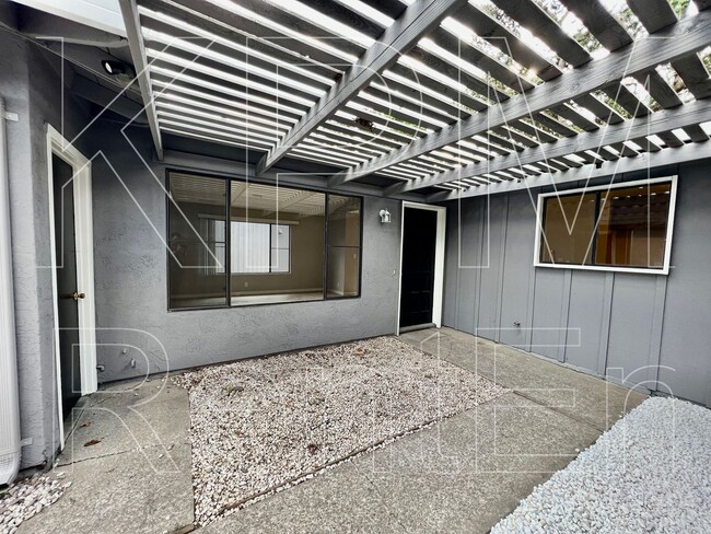 Building Photo - 5532 Fox Sparrow Ct