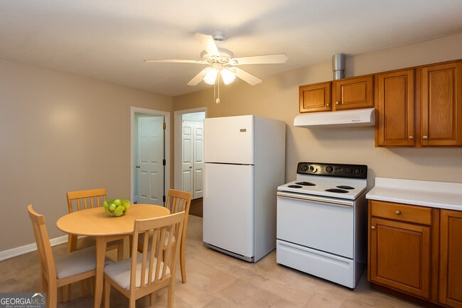 Building Photo - 3172 Humphries Dr SE