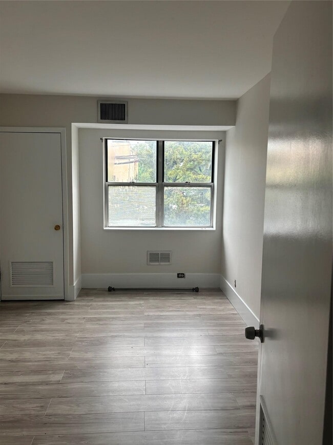 Foto del edificio - 501 N Barry Ave