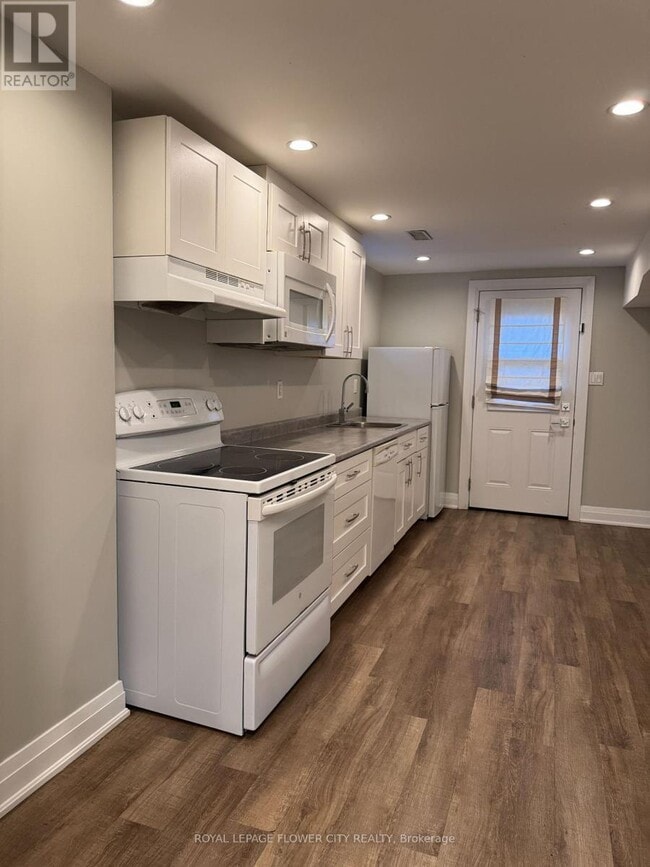 Building Photo - 450 Levanna Ln