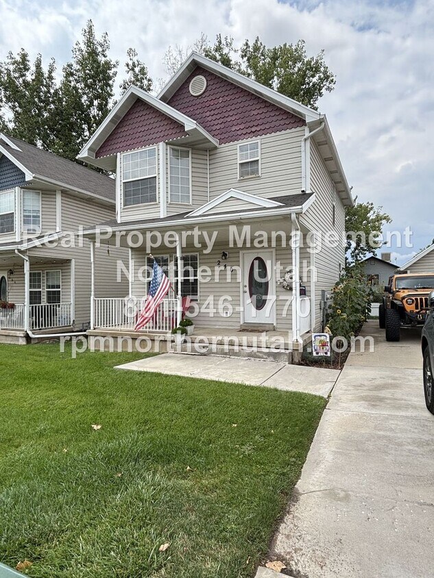 Foto principal - Charming 2-Story Home in the Heart of Clea...