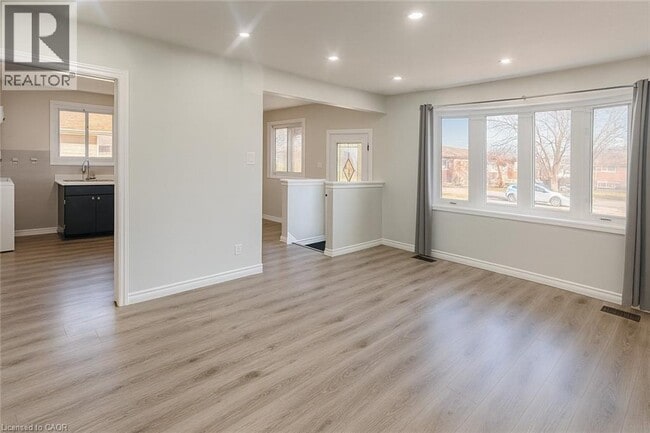 Building Photo - 14 Grenadier Rd