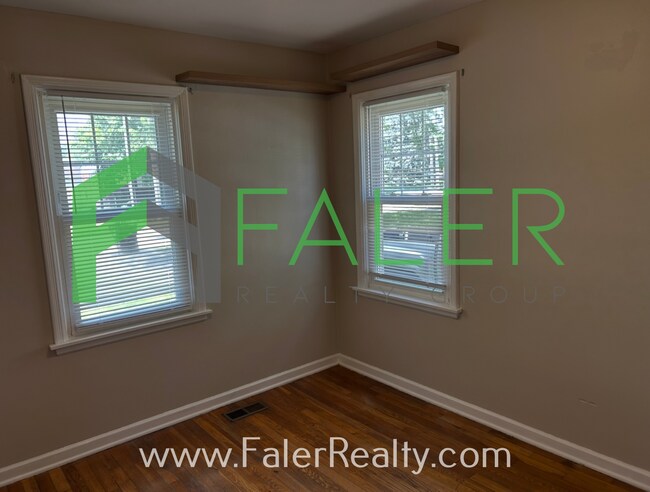 Foto del edificio - Charming Belmont Cape Cod Available Immedi...