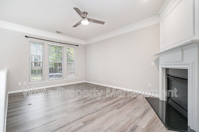 Foto del edificio - 822 Granby Dr
