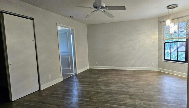 Building Photo - 12570 Shoreside Ln
