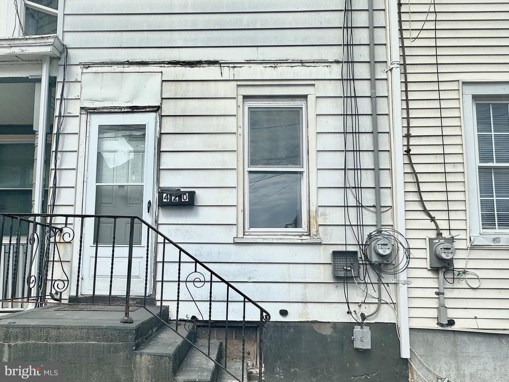 Primary Photo - 420 Liberty St