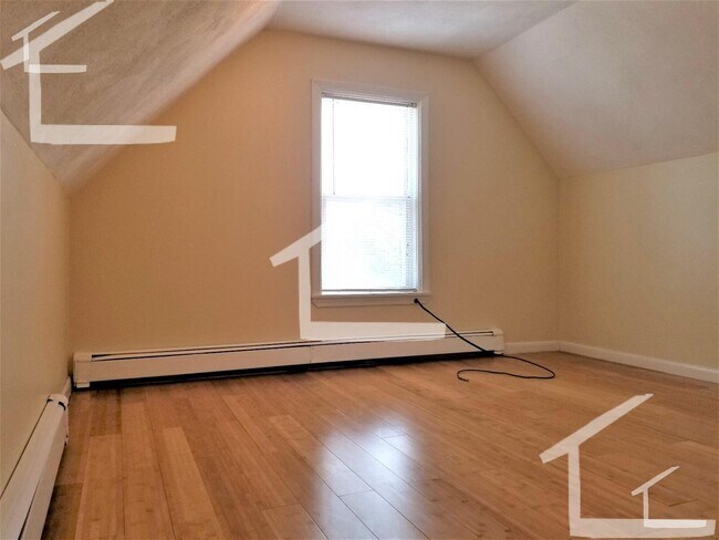 Foto del edificio - HOT ALLSTON LISTING!!!!