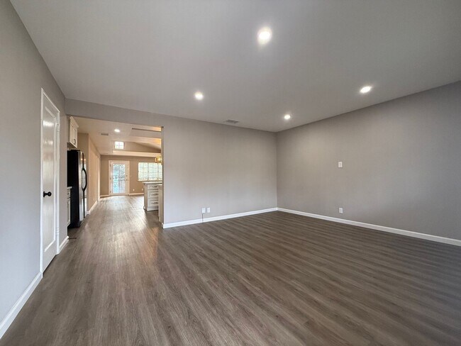 Foto del edificio - Nice and bright detached single-family res...