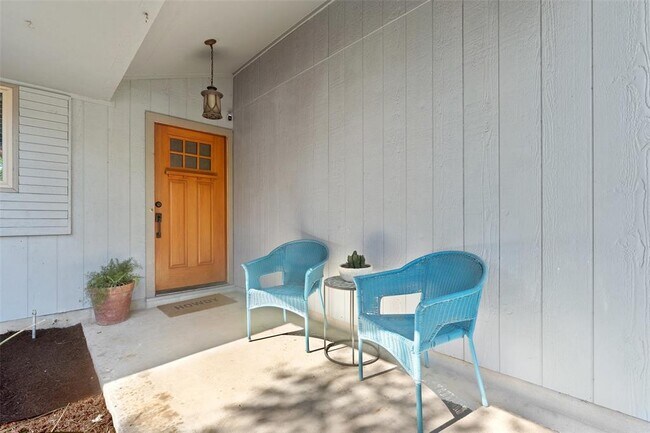 Building Photo - 2301 Barton Hills Dr