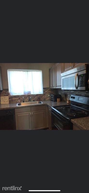 Building Photo - 744 Fairway Dr
